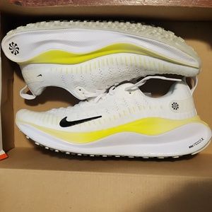 NEW NIKE REACTX INFINITY RUN 4. Size 8